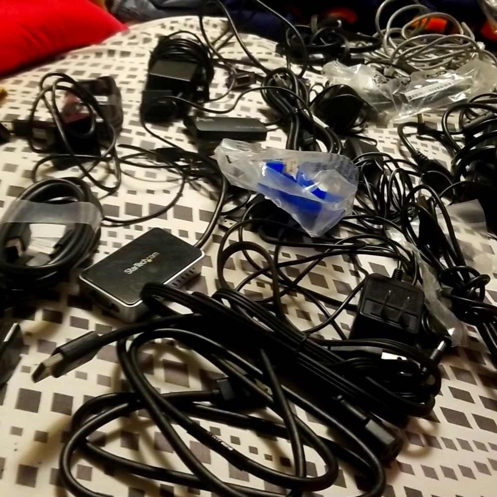 SALE HUGE ELECTRONIC LOT EVERYTHING IS EITHER NEW OR WORKS PERFECT  $500 VALUE